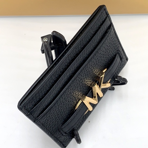 MICHAEL KORS
Reed Large Pebbled Leather Card Holder
Case Wallet
COLOR: BLACK - Picture 3 of 8